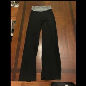 Yoga pants with grey waist